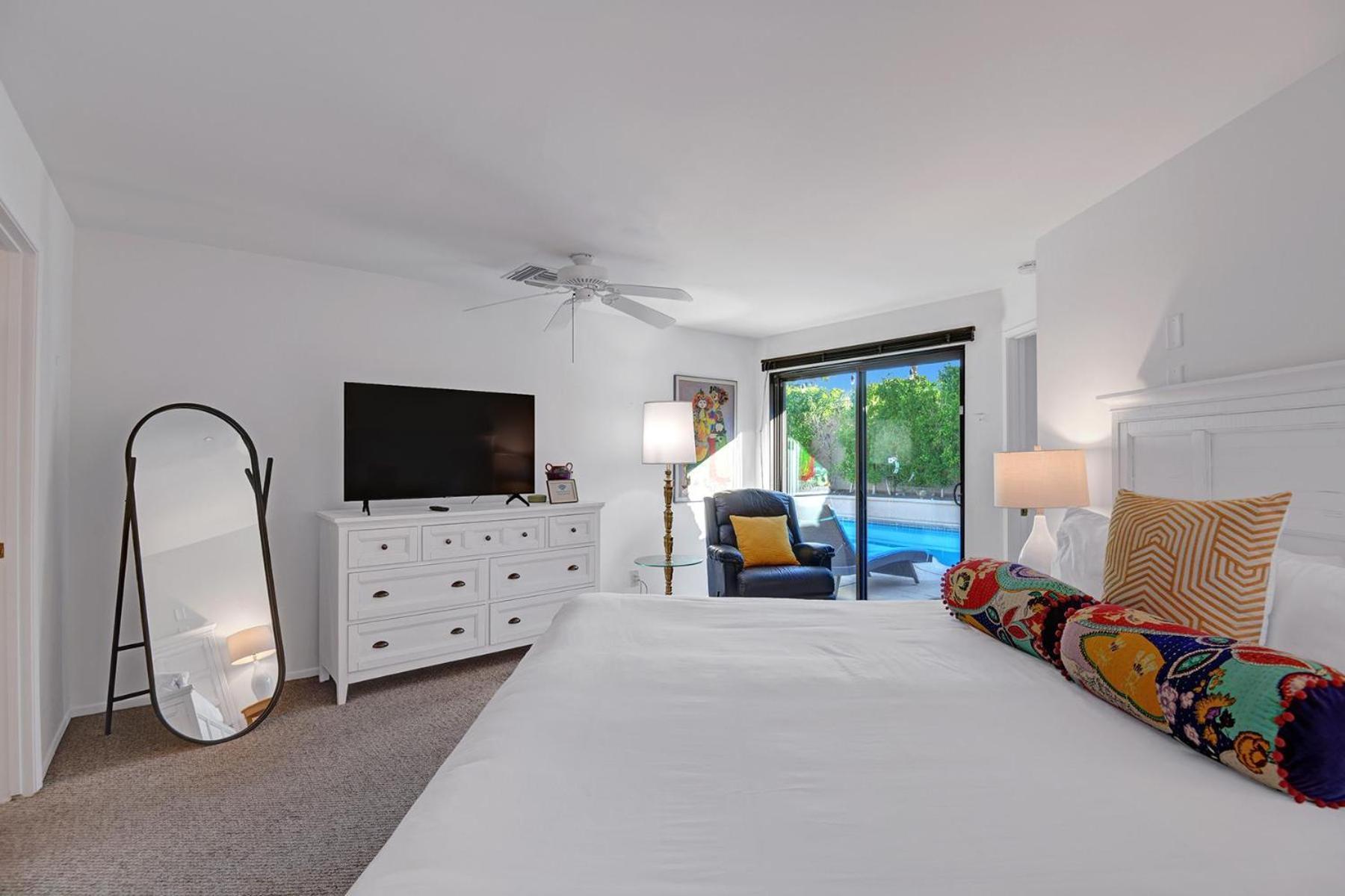 Los Compadres Oasis - 5 Bedroom ปาล์มสปริงส์ ภายนอก รูปภาพ